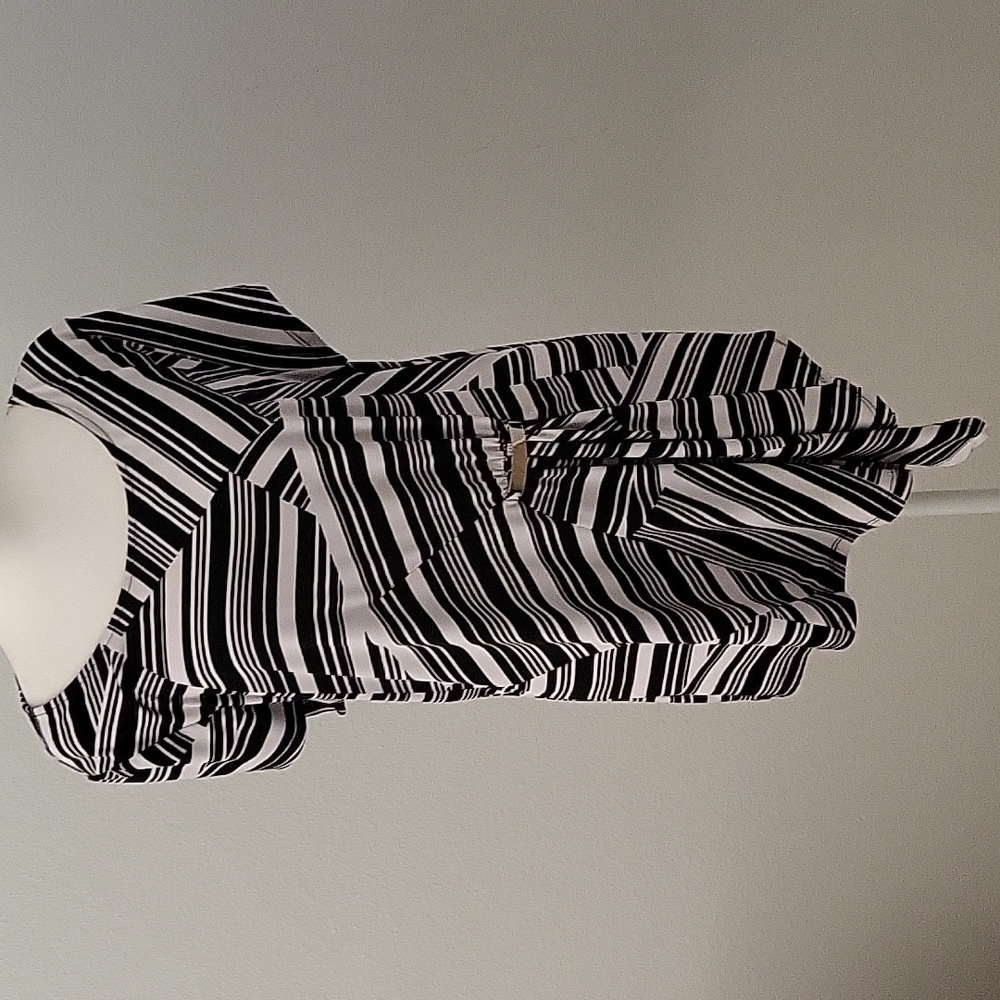 INC Size XL Black& White Tunic Top